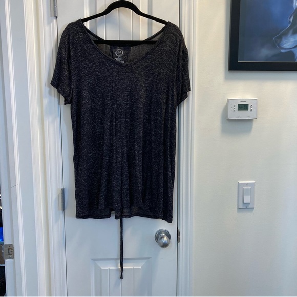 Maurices Size XXL Grey Short Sleeve Top with Back Lace Detail Adjustable - Picture 1 of 5